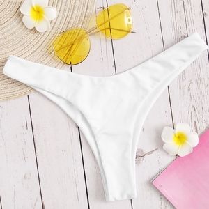 Cheeky high leg bikini bottoms